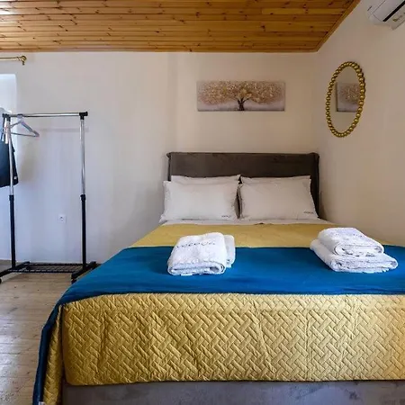 Venetian Alley * Corfu (city)